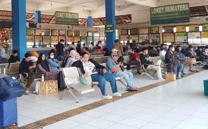 Terminal Kampung Rambutan Masih Padat Penumpang Pasca Puncak Arus Balik